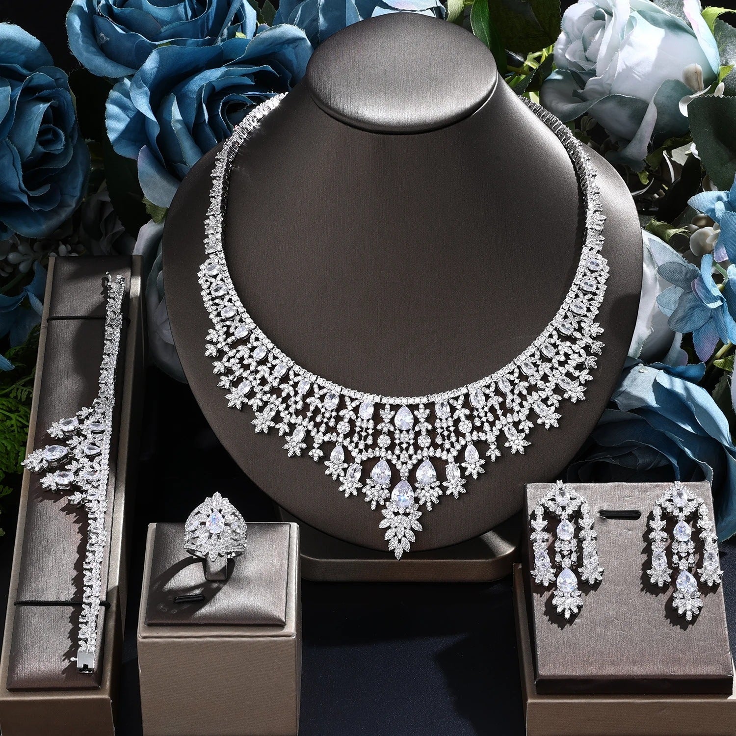 Elegant and Luxurious 4 Pcs Bridal Jewelry Set Shine of Diamond