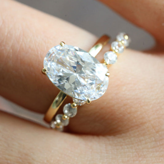 Oval Cut Bridal Set Shine of Diamond