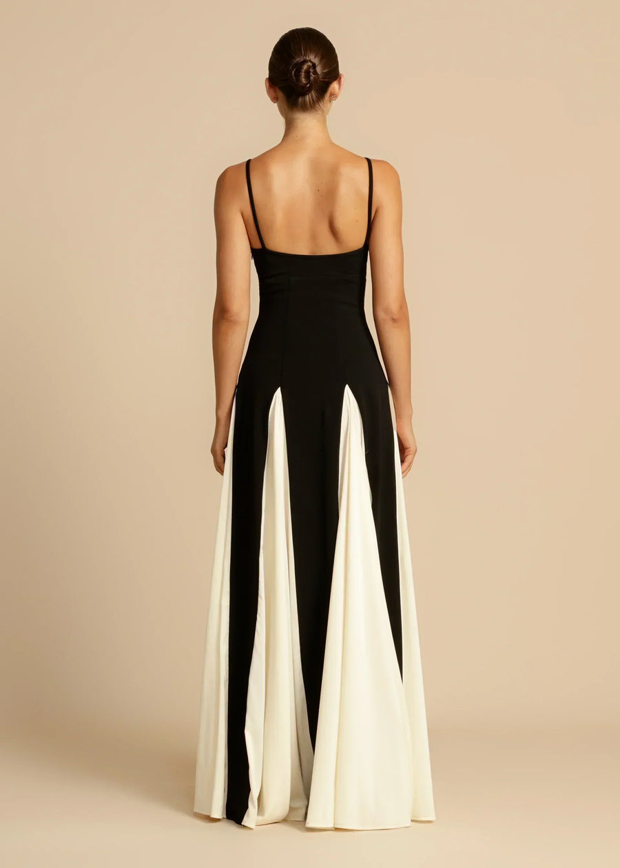 Oshrit™ | Elegant Contrast Ruffles Maxi Dress
