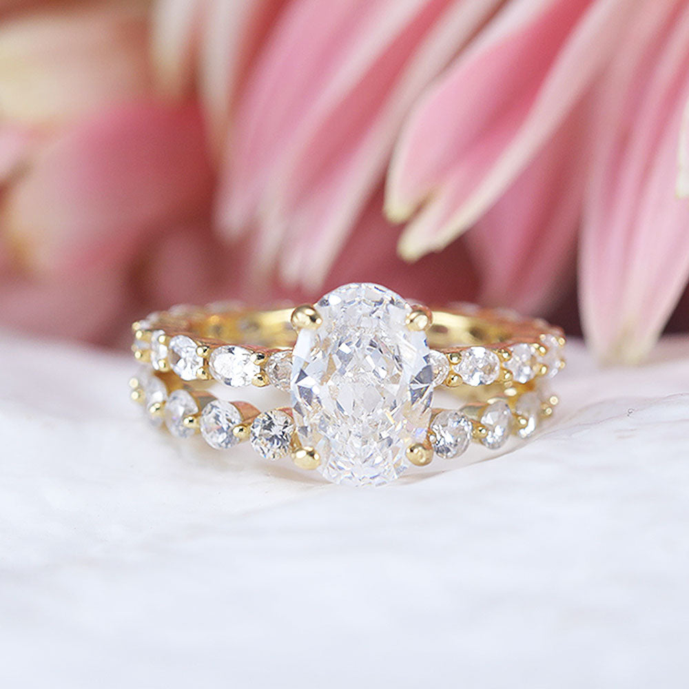 Gorgeous 2 Pcs Oval Cut Sterling Silver Ring Set Shine of Diamond