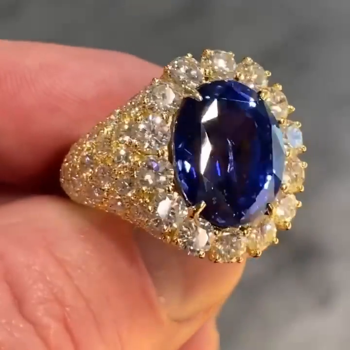 Luxurious Halo Oval Cut Royal Blue Golden Handmade Engagement Ring hot