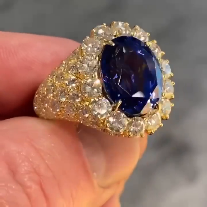 Luxurious Halo Oval Cut Royal Blue Golden Handmade Engagement Ring hot
