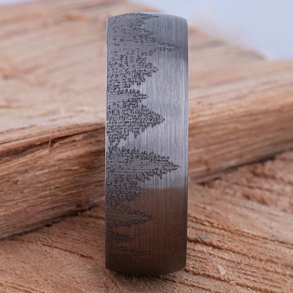 Forest Tungsten Men's Ring with Whiskey Barrel Juluro