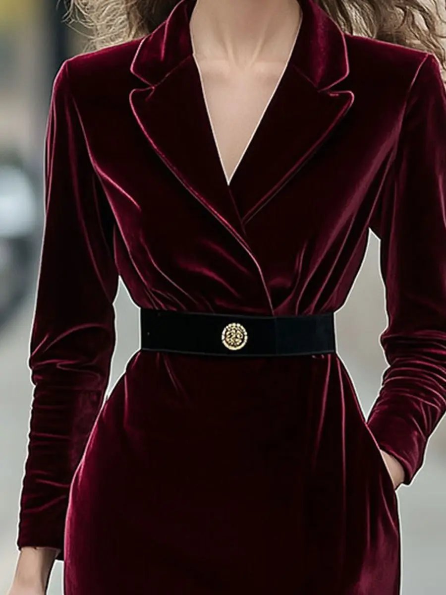 Classic Long-Sleeve Velvet with Gold Accents - Midi Dress CASA LARO