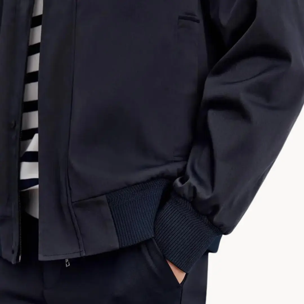 I don’t have details about fabric, color, or style — would you like a specific variant? Meanwhile, here are concise, SEO-friendly options you can pick from:

- Lightweight Waterproof Hooded - Jacket
- Insulated Packable Puffer - Jacket
- Technical Softshe CASA LARO