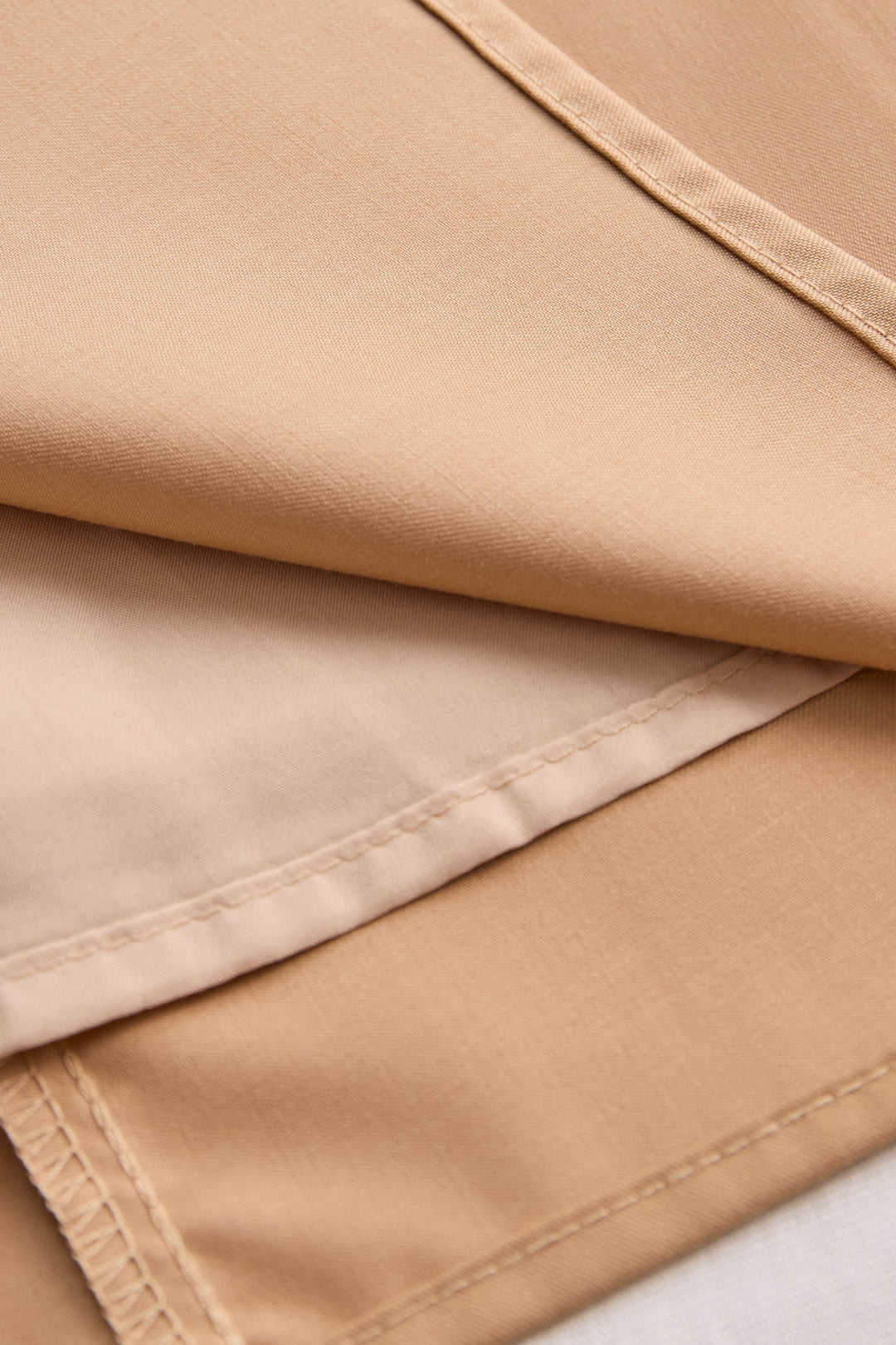 Stylish Sleeveless Halter Blouse with Neck Tie Detail HWT