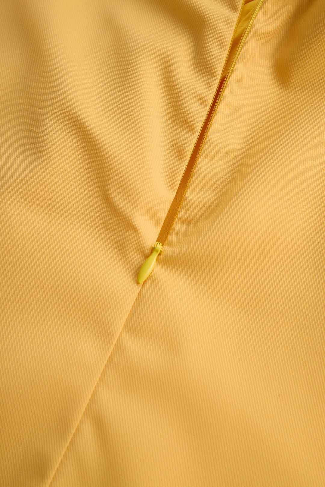 Stylish Sleeveless Halter Blouse with Neck Tie Detail HWT