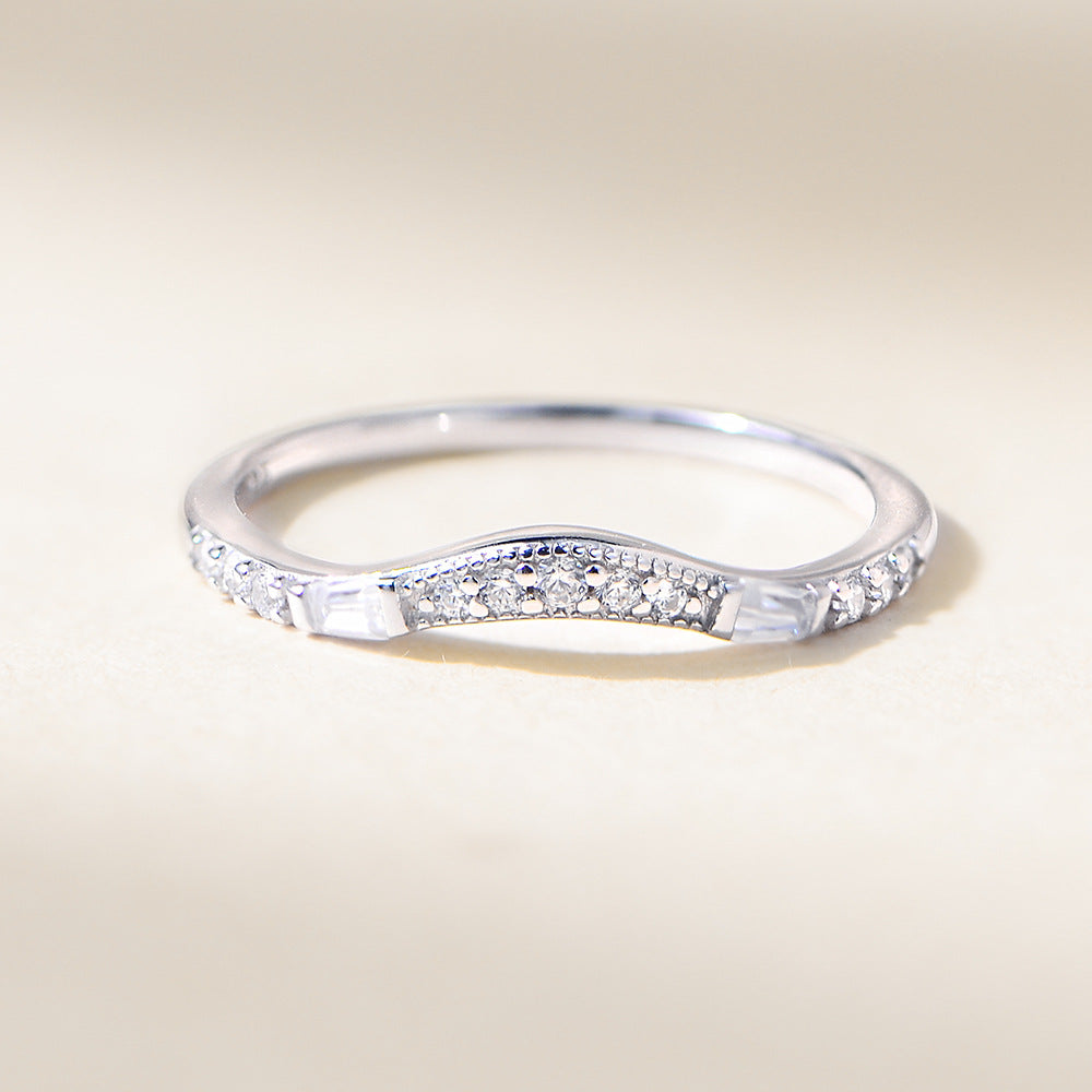 V-shaped Crown Sterling Silver Band Shine of Diamond