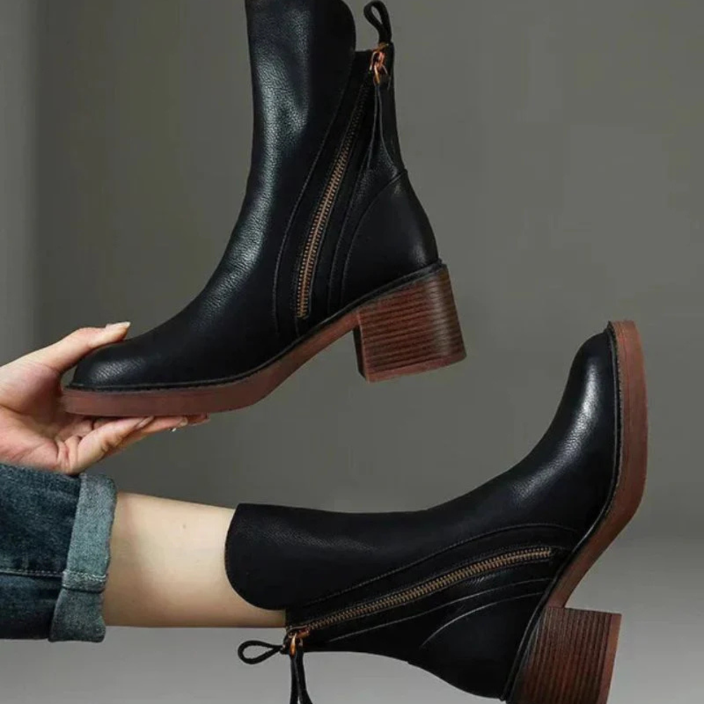 Val - Elegant Black Leather Boots CASA LARO