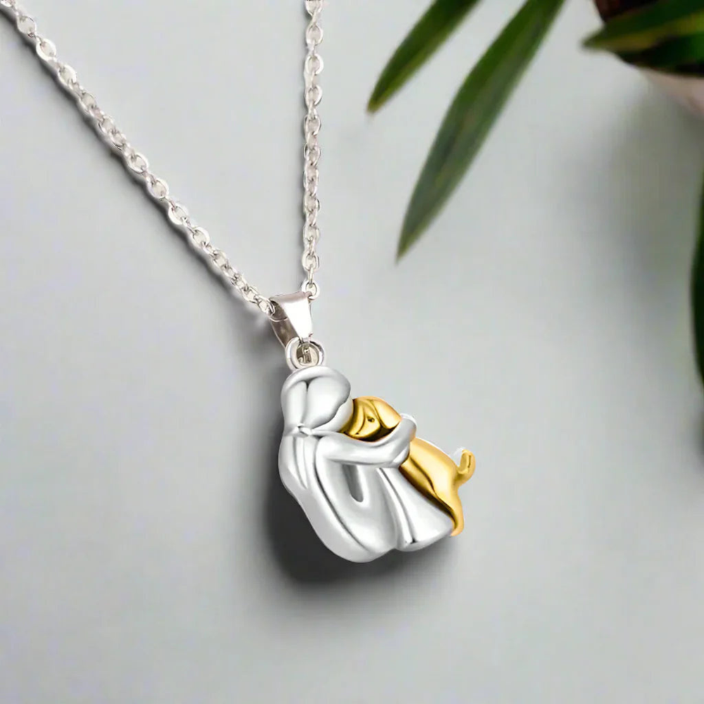 Xian - Embrace Pendant Necklace CASA LARO WOMEN