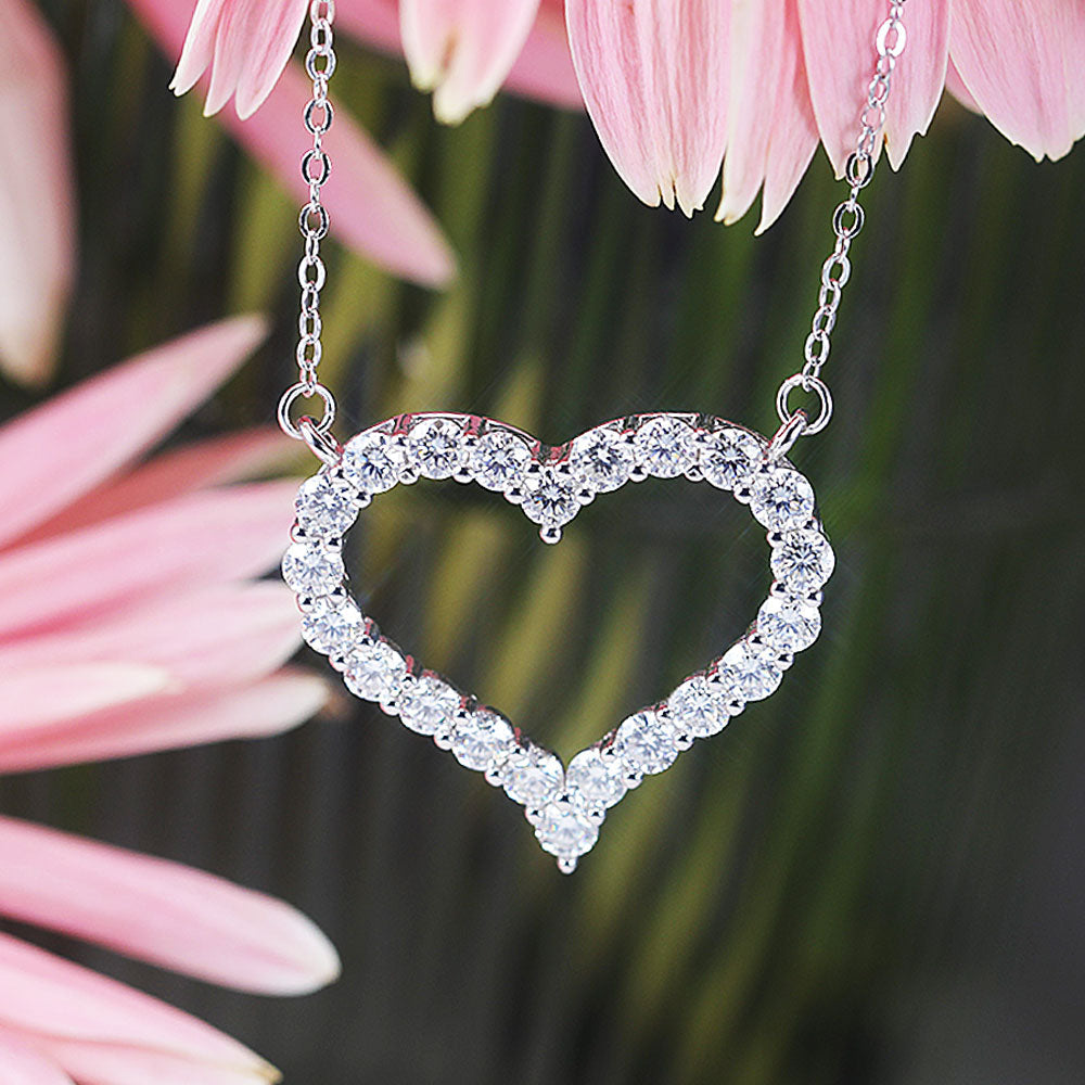 Hallow Heart Shape Design Moissanite Pendant Necklace Shine of Diamond